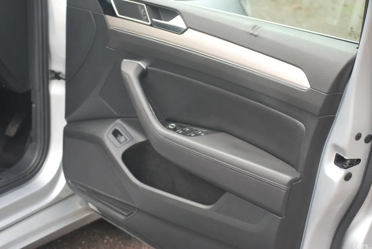 Volkswagen Passat Saloon, Diesel, 2019, Grey