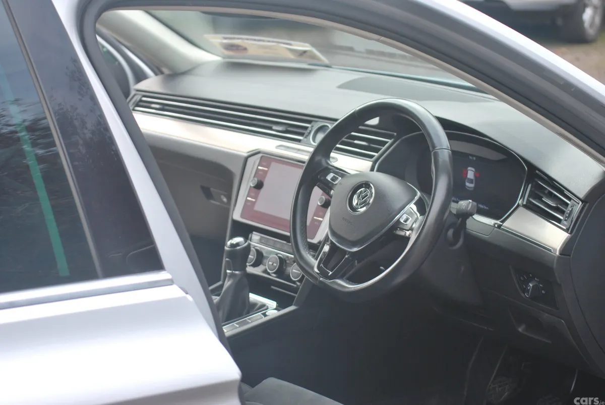 Volkswagen Passat Saloon, Diesel, 2019, Grey
