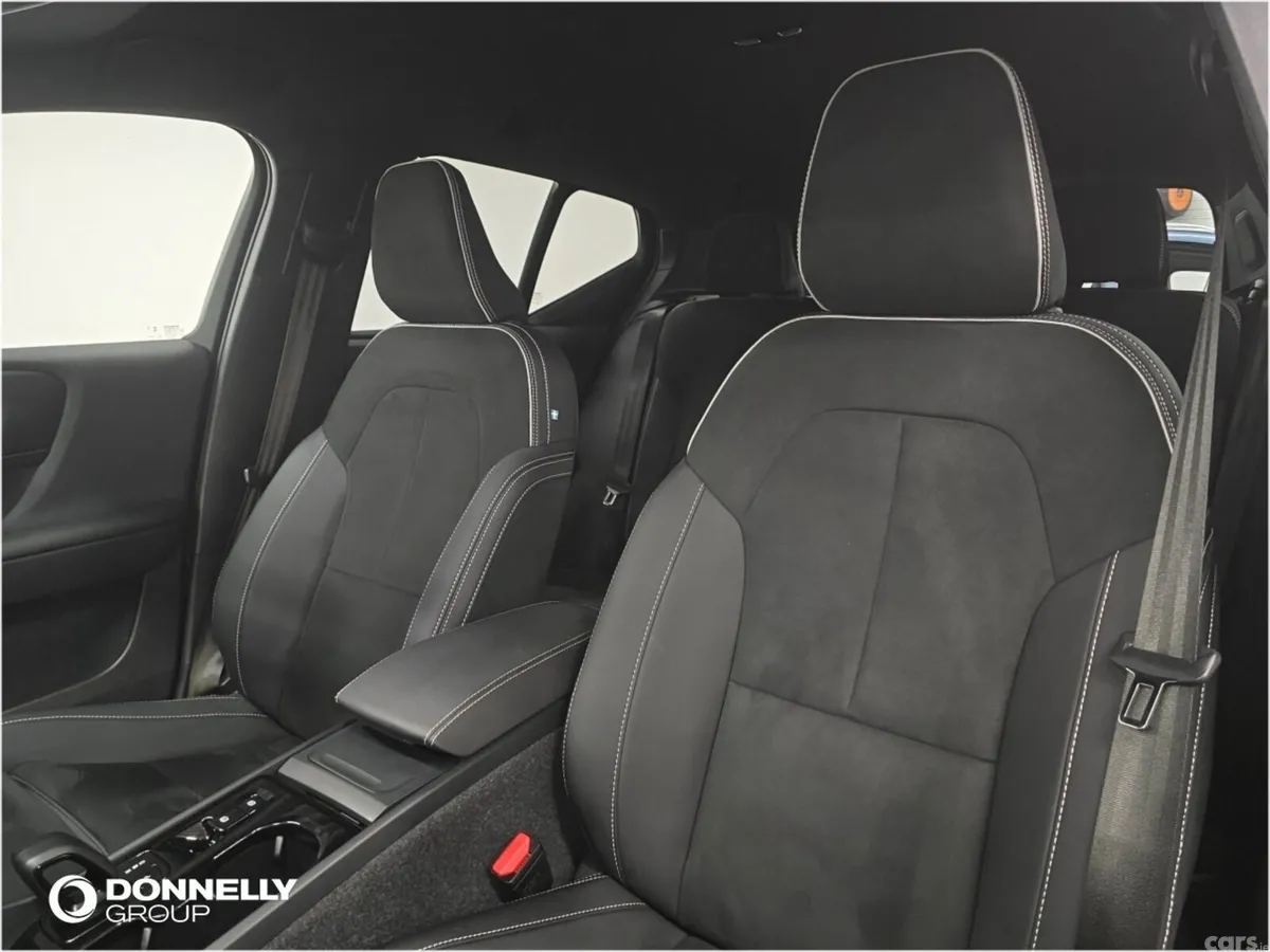 Volvo XC40 Estate, Petrol, 2025, Black