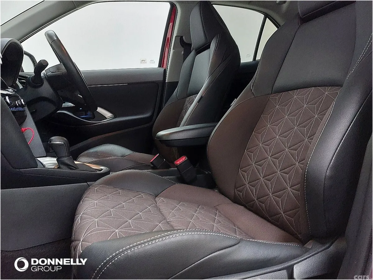 Toyota Yaris Hatchback, Petrol Hybrid, 2023, Red