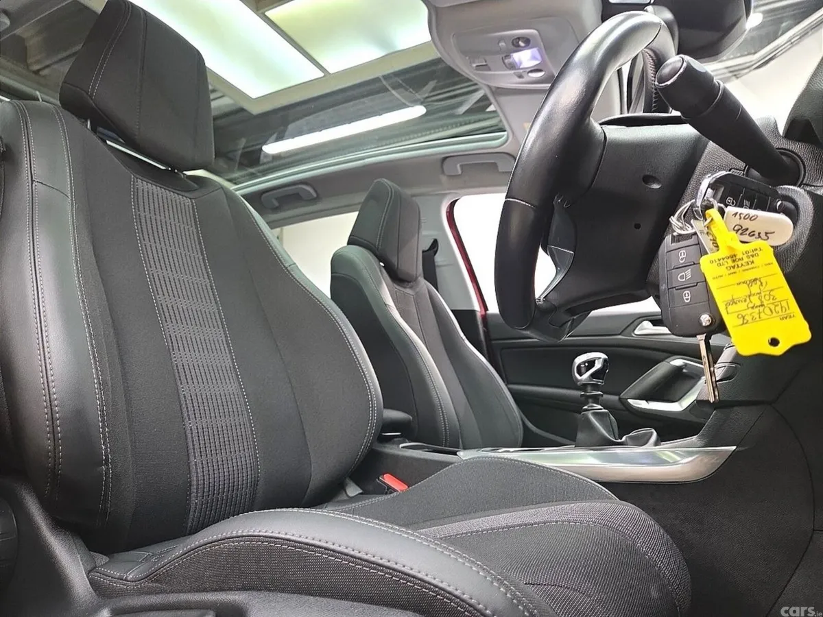 Peugeot 308 Hatchback, Diesel, 2019, Red