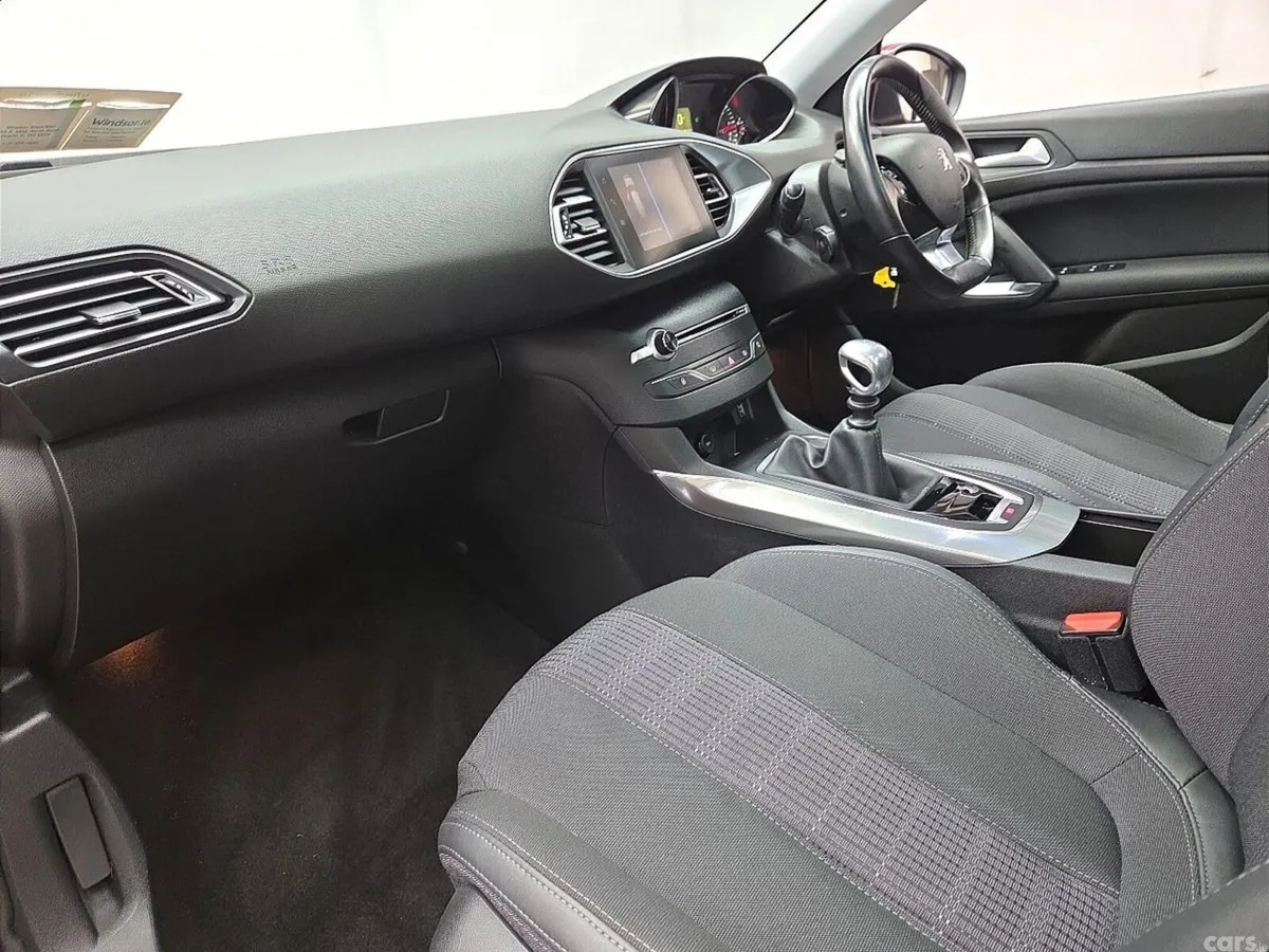 Peugeot 308 Hatchback, Diesel, 2019, Red