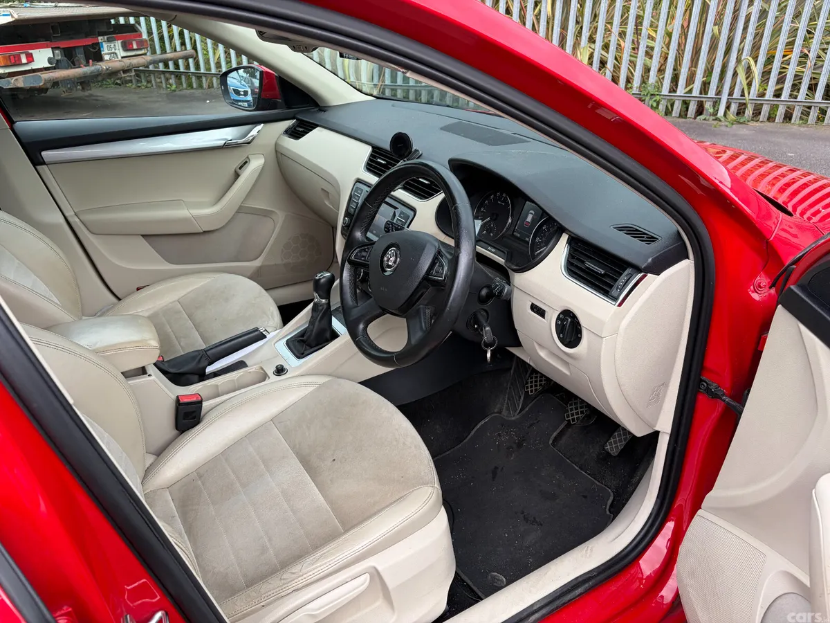 Skoda Octavia Estate, Diesel, 2015, Red