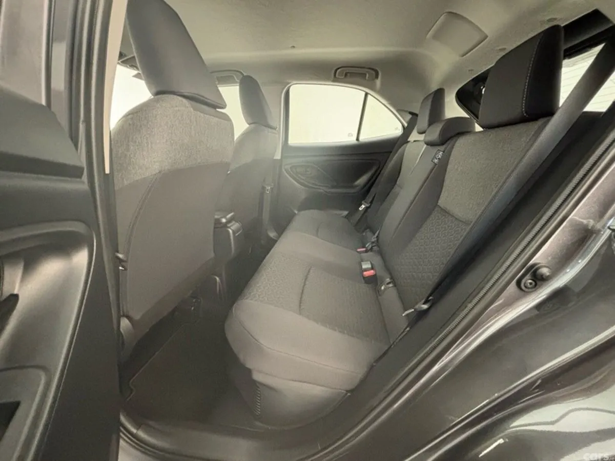 Toyota Yaris Cross Hatchback, Petrol Hybrid, 2023, Grey