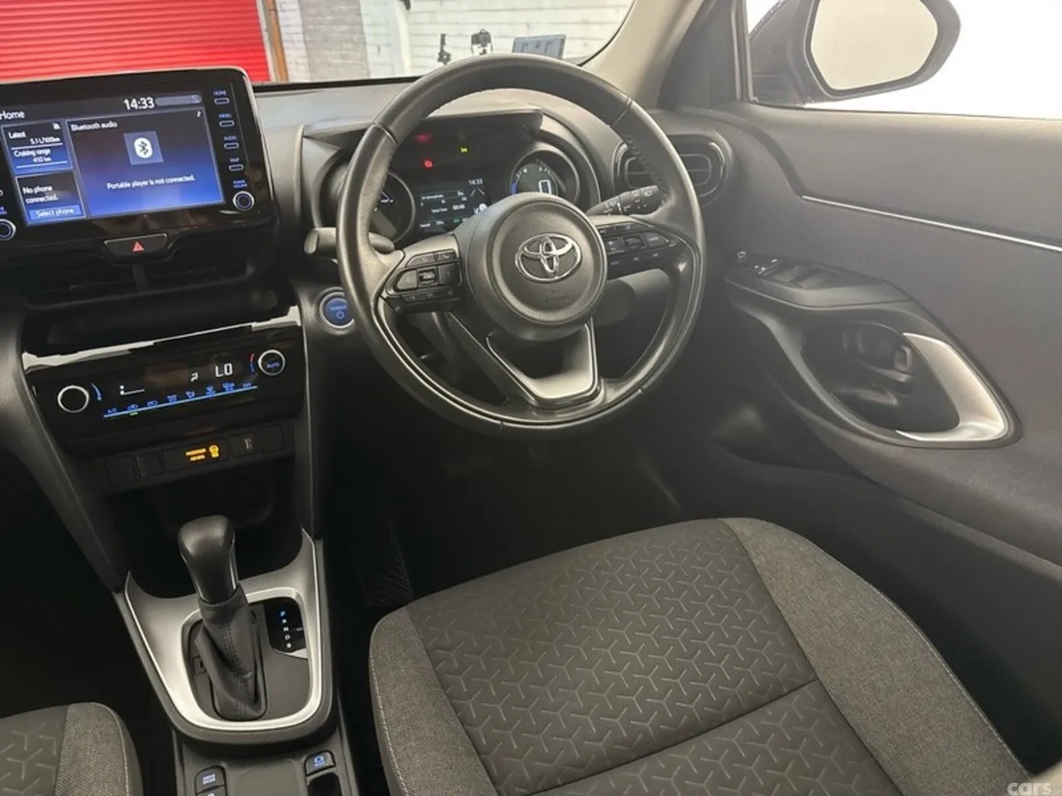 Toyota Yaris Cross Hatchback, Petrol Hybrid, 2023, Grey