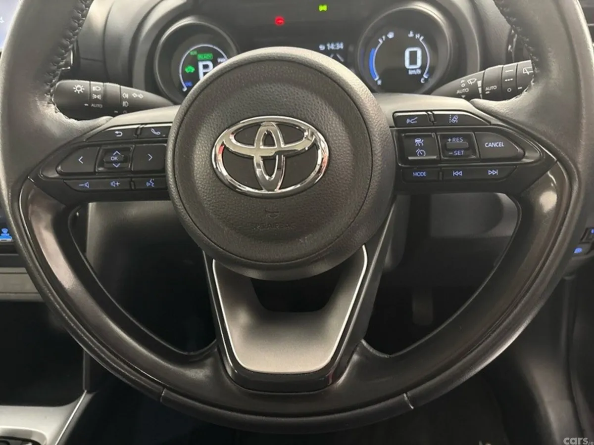 Toyota Yaris Cross Hatchback, Petrol Hybrid, 2023, Grey