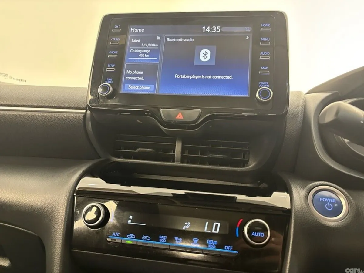 Toyota Yaris Cross Hatchback, Petrol Hybrid, 2023, Grey