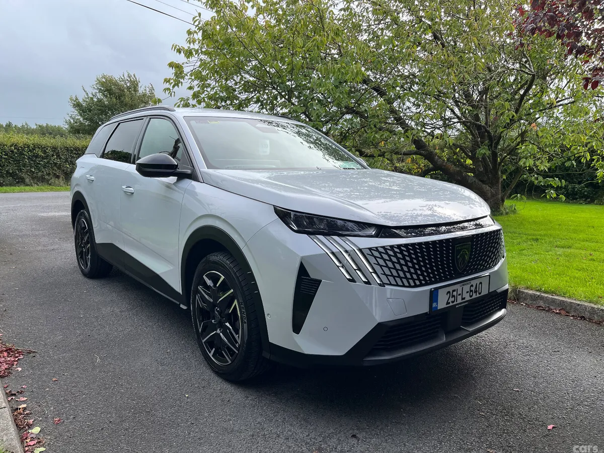 Peugeot 5008 MPV, Petrol, 2025, White