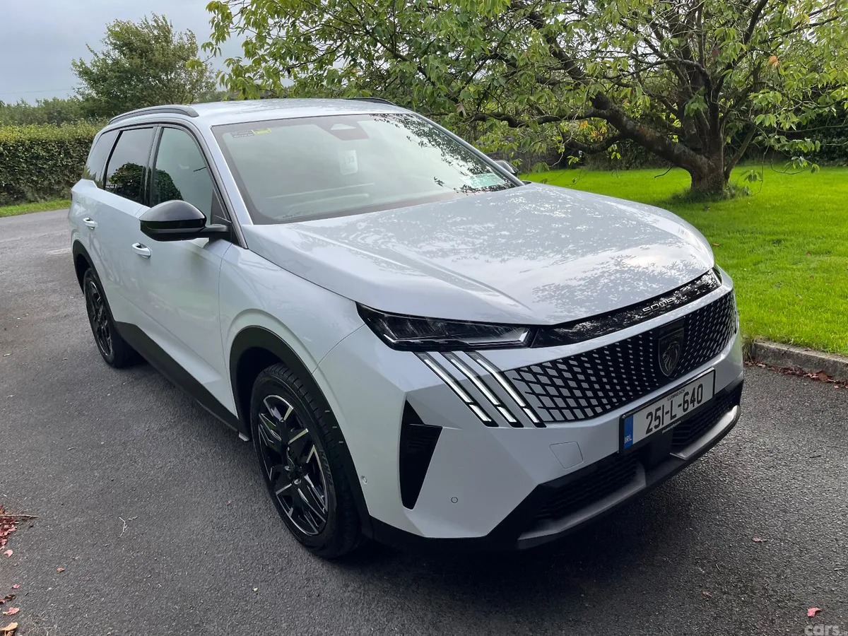Peugeot 5008 MPV, Petrol, 2025, White
