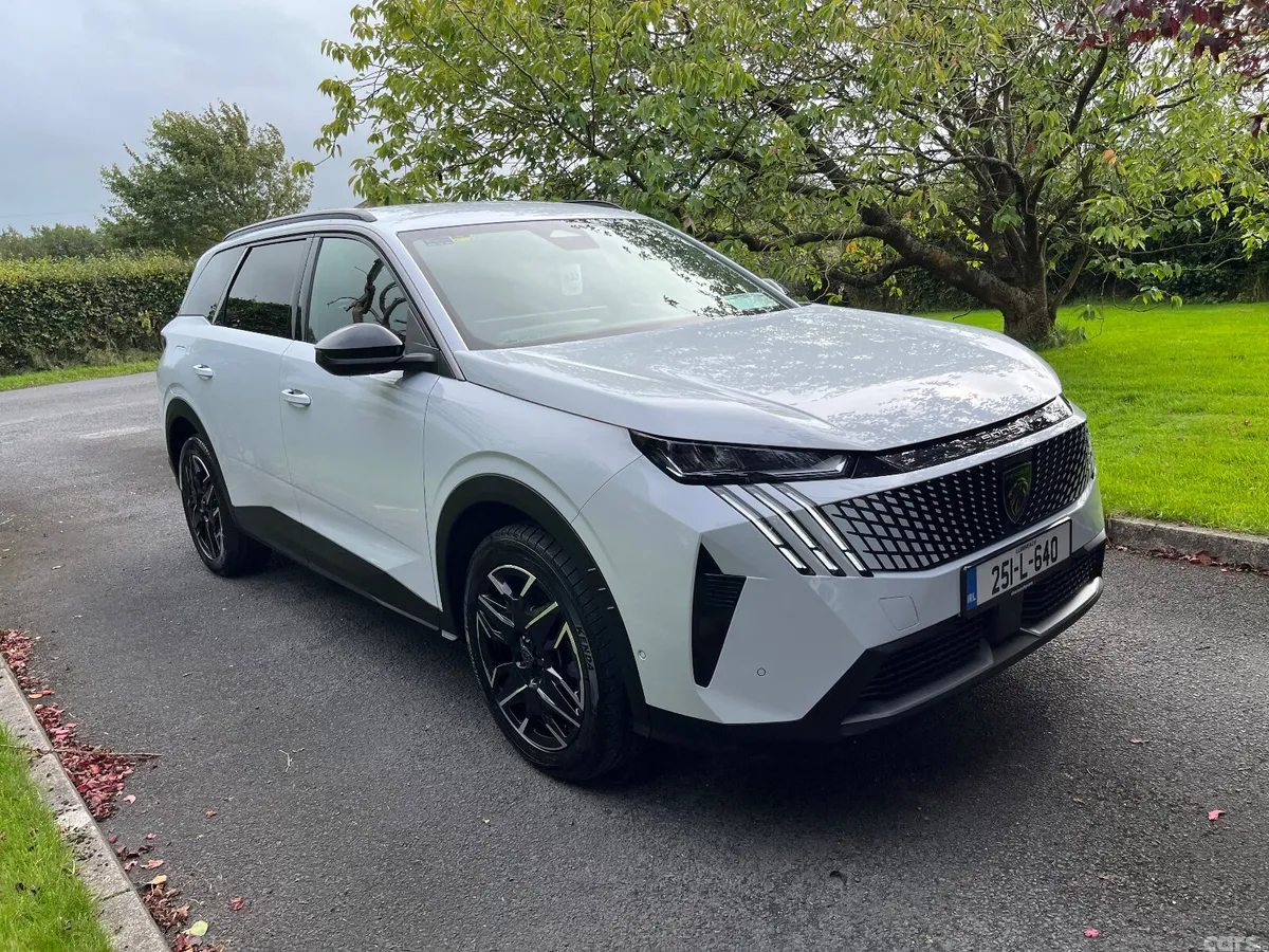 Peugeot 5008 MPV, Petrol, 2025, White