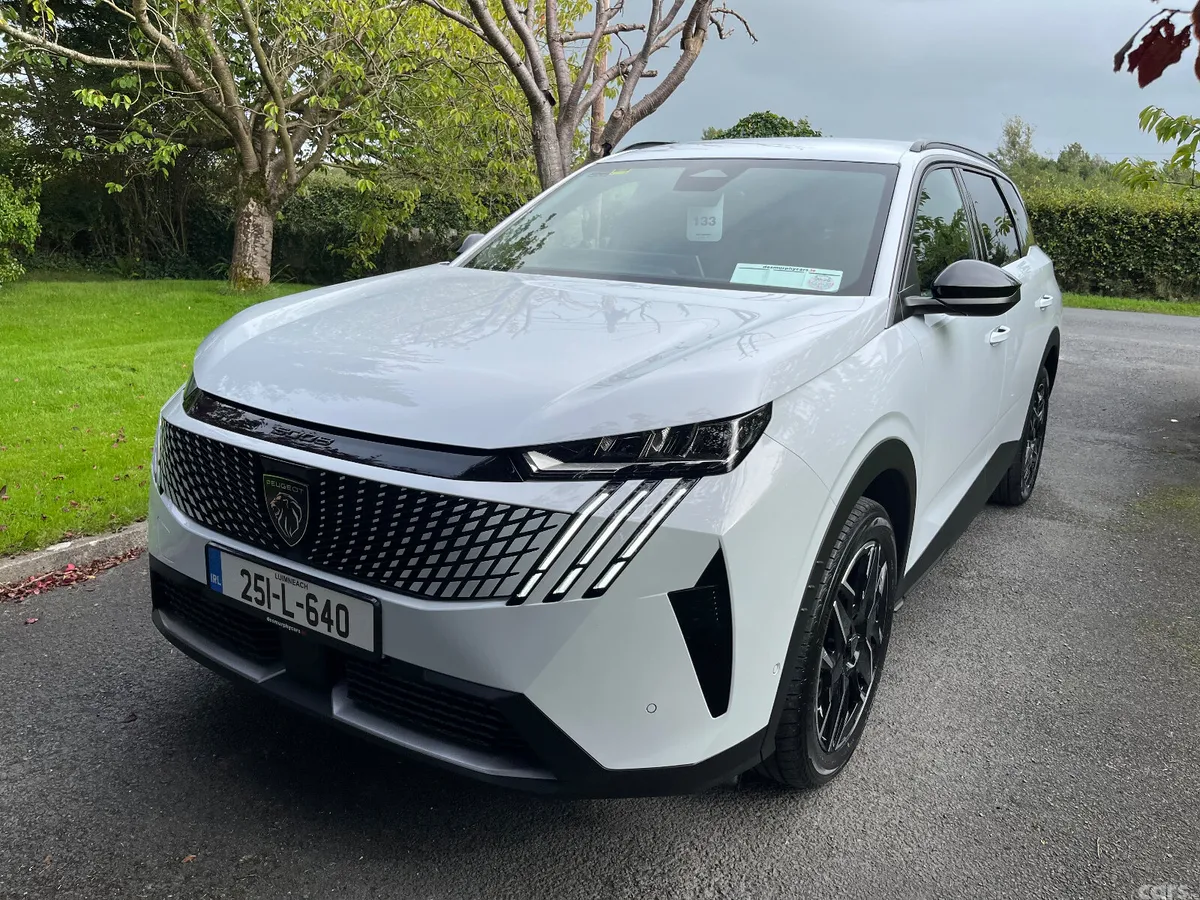 Peugeot 5008 MPV, Petrol, 2025, White