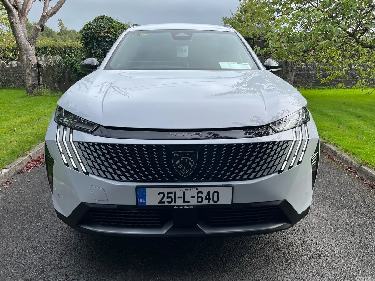 Peugeot 5008 MPV, Petrol, 2025, White