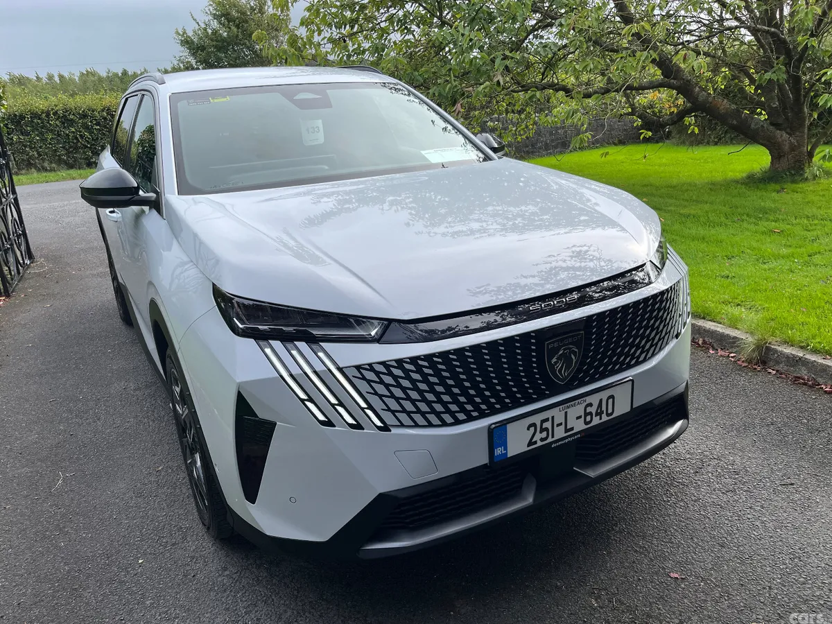 Peugeot 5008 MPV, Petrol, 2025, White