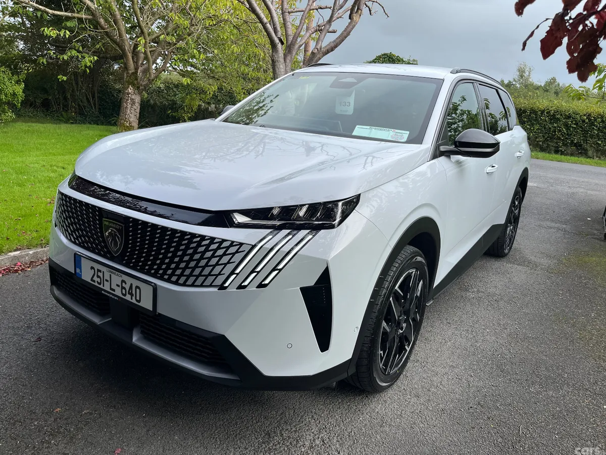 Peugeot 5008 MPV, Petrol, 2025, White