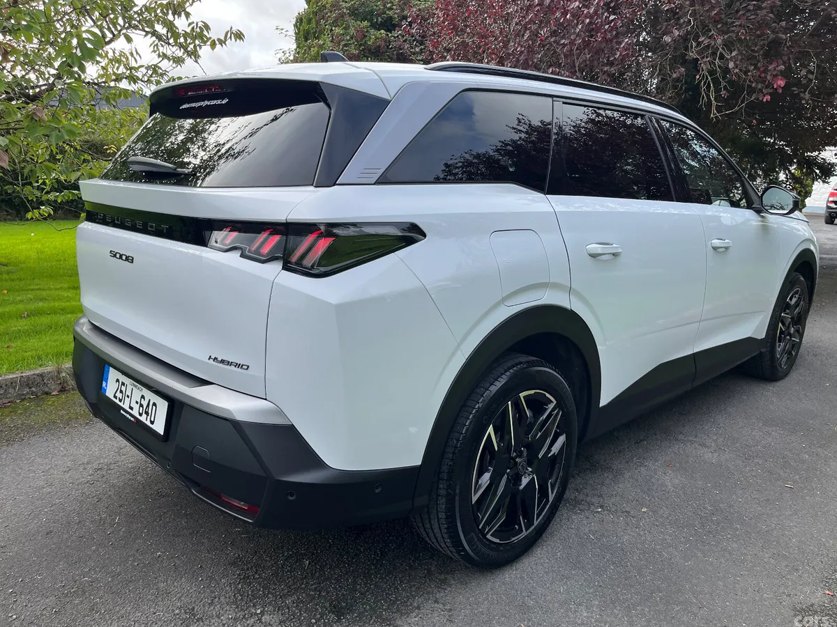 Peugeot 5008 MPV, Petrol, 2025, White