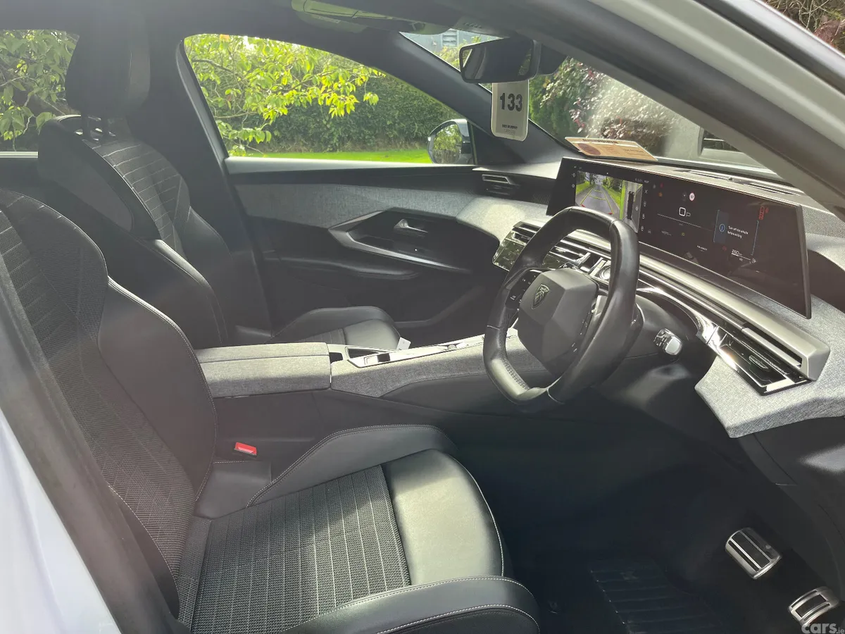 Peugeot 5008 MPV, Petrol, 2025, White