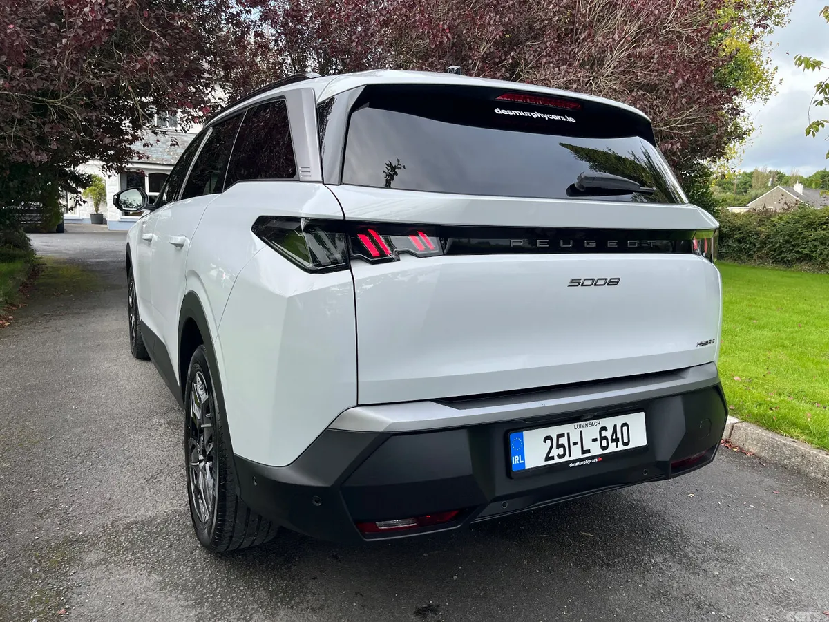Peugeot 5008 MPV, Petrol, 2025, White