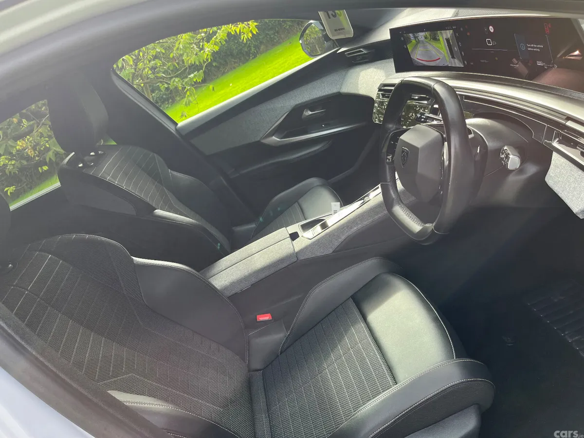 Peugeot 5008 MPV, Petrol, 2025, White