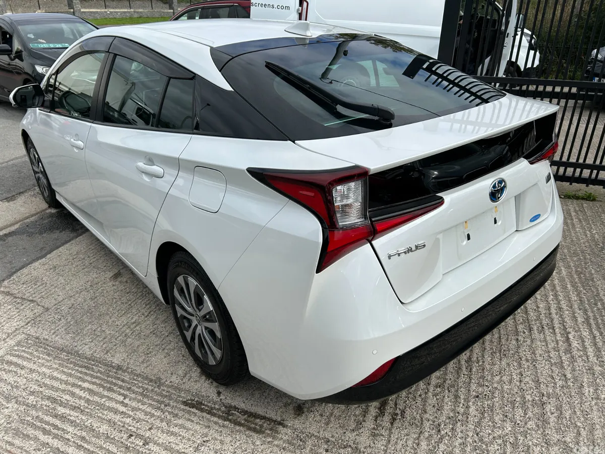 Toyota Prius Hatchback, Petrol Hybrid, 2022, White