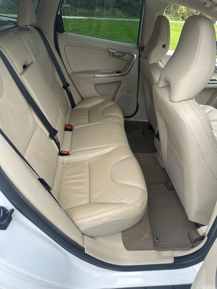 Volvo XC60 SUV, Diesel, 2013, White