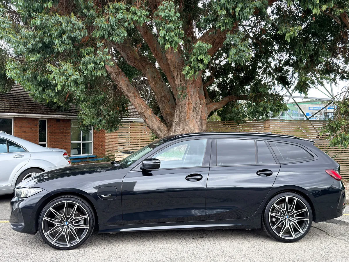 BMW 3-Series Estate, Petrol Plug-in Hybrid, 2023, Black