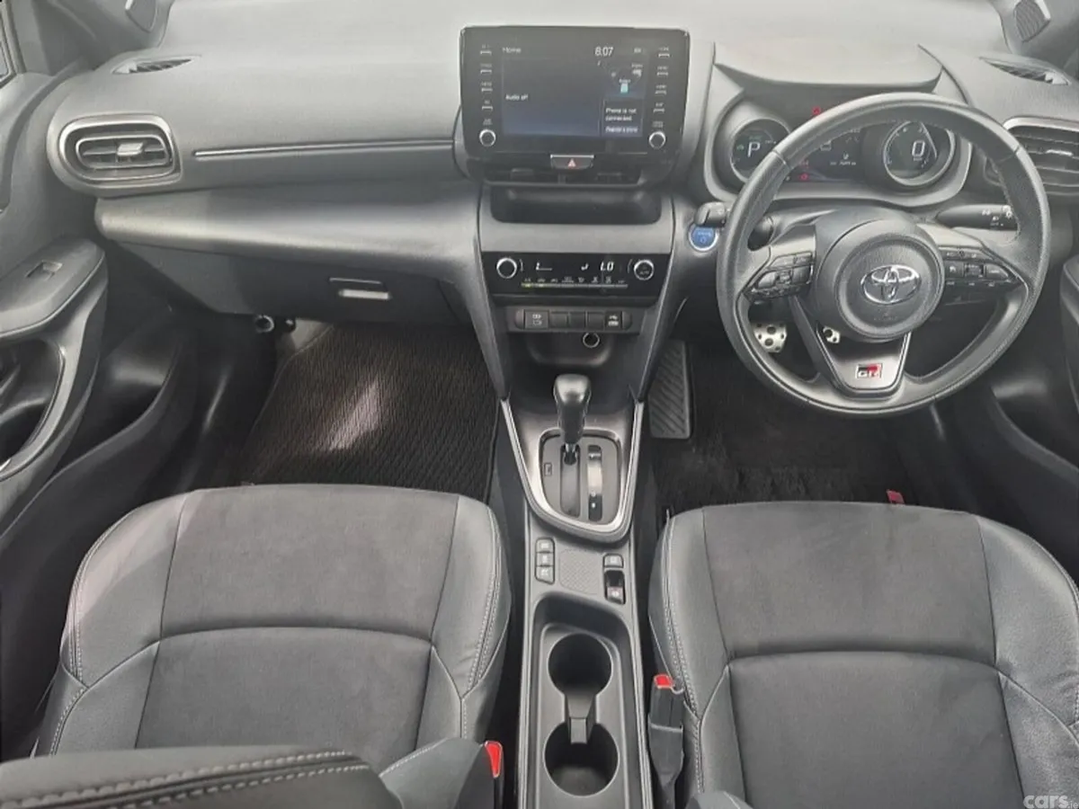 Toyota Yaris Cross SUV, Petrol Hybrid, 2023, White