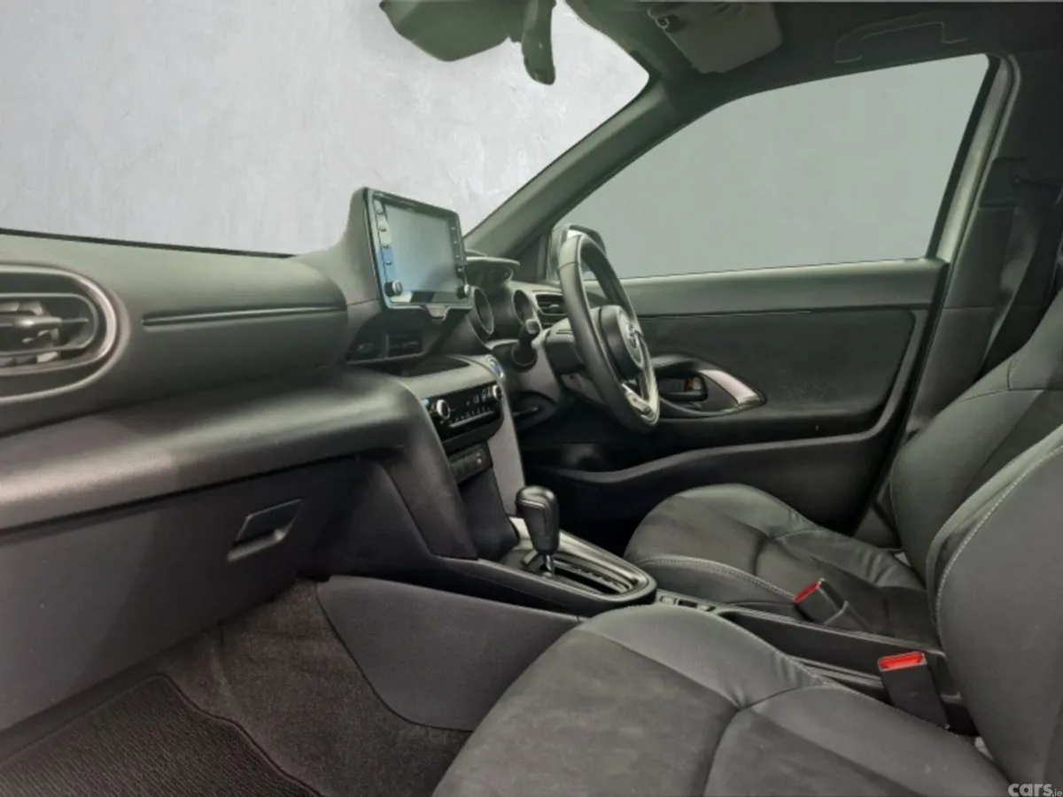 Toyota Yaris Cross SUV, Petrol Hybrid, 2023, White