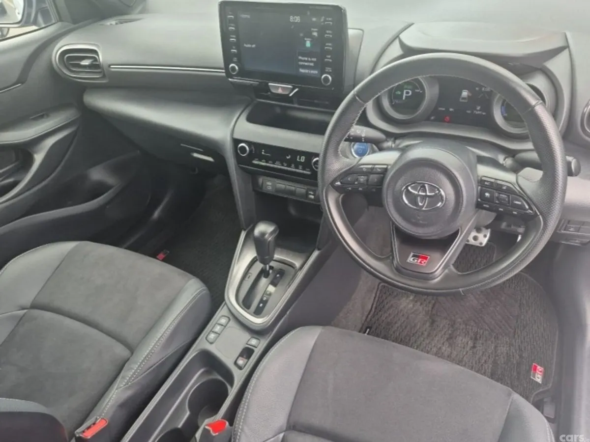 Toyota Yaris Cross SUV, Petrol Hybrid, 2023, White