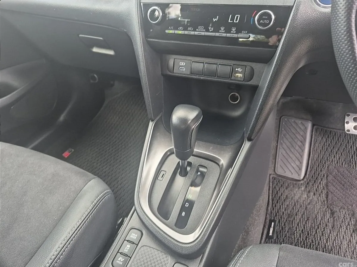 Toyota Yaris Cross SUV, Petrol Hybrid, 2023, White