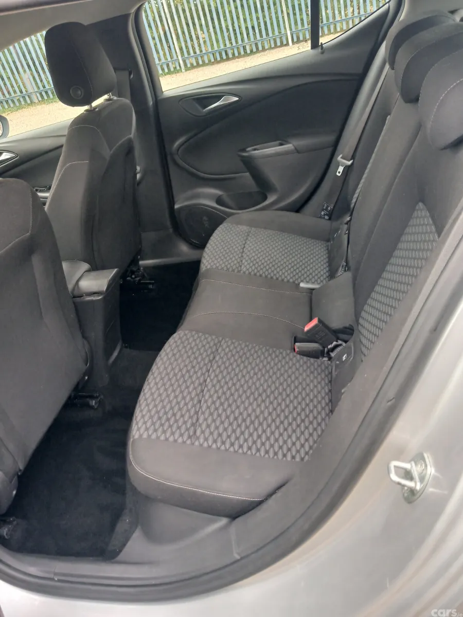 Vauxhall Astra Hatchback, Diesel, 2016, Silver