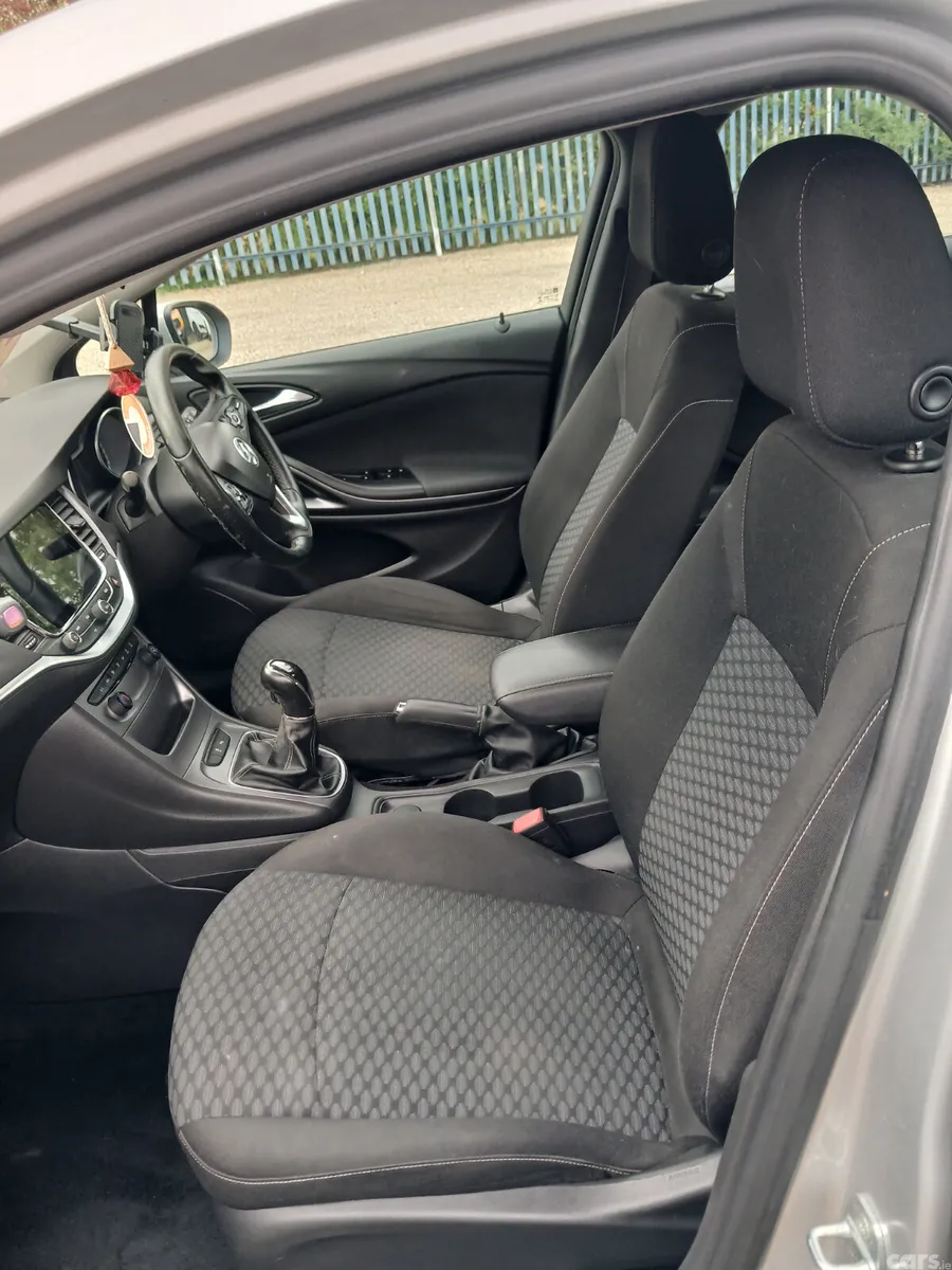 Vauxhall Astra Hatchback, Diesel, 2016, Silver