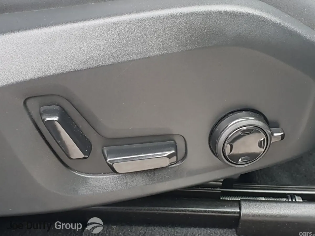 Volvo XC90 SUV, Petrol Plug-in Hybrid, 2025, Blue
