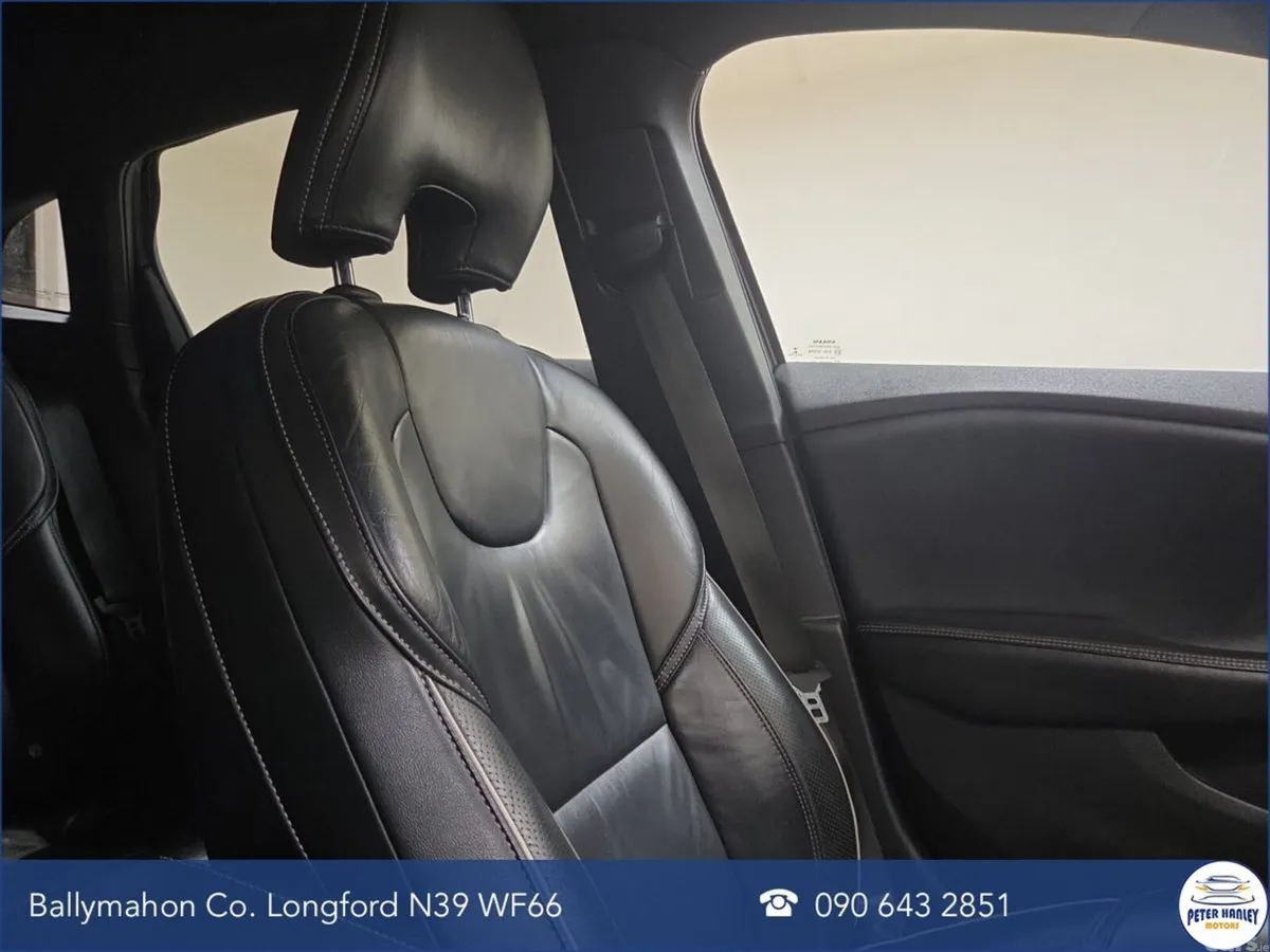 Volvo V40 Hatchback, Diesel, 2017, Grey
