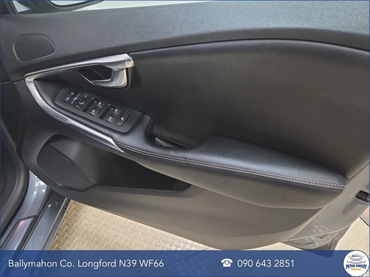 Volvo V40 Hatchback, Diesel, 2017, Grey