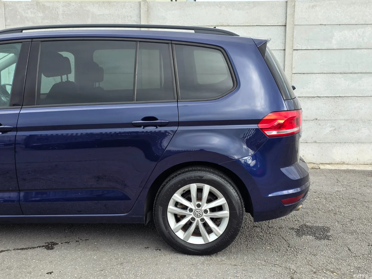 Volkswagen Touran MPV, Petrol, 2017, Blue