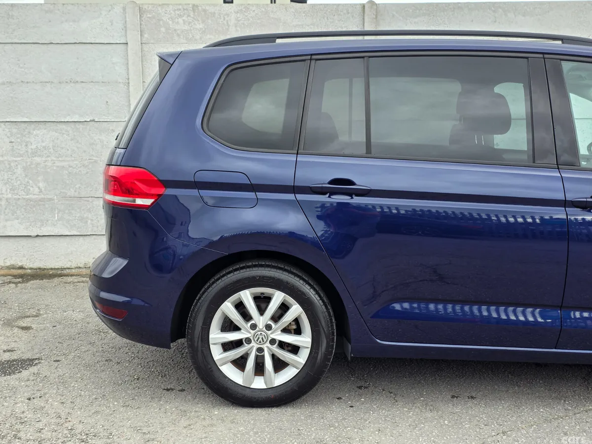 Volkswagen Touran MPV, Petrol, 2017, Blue