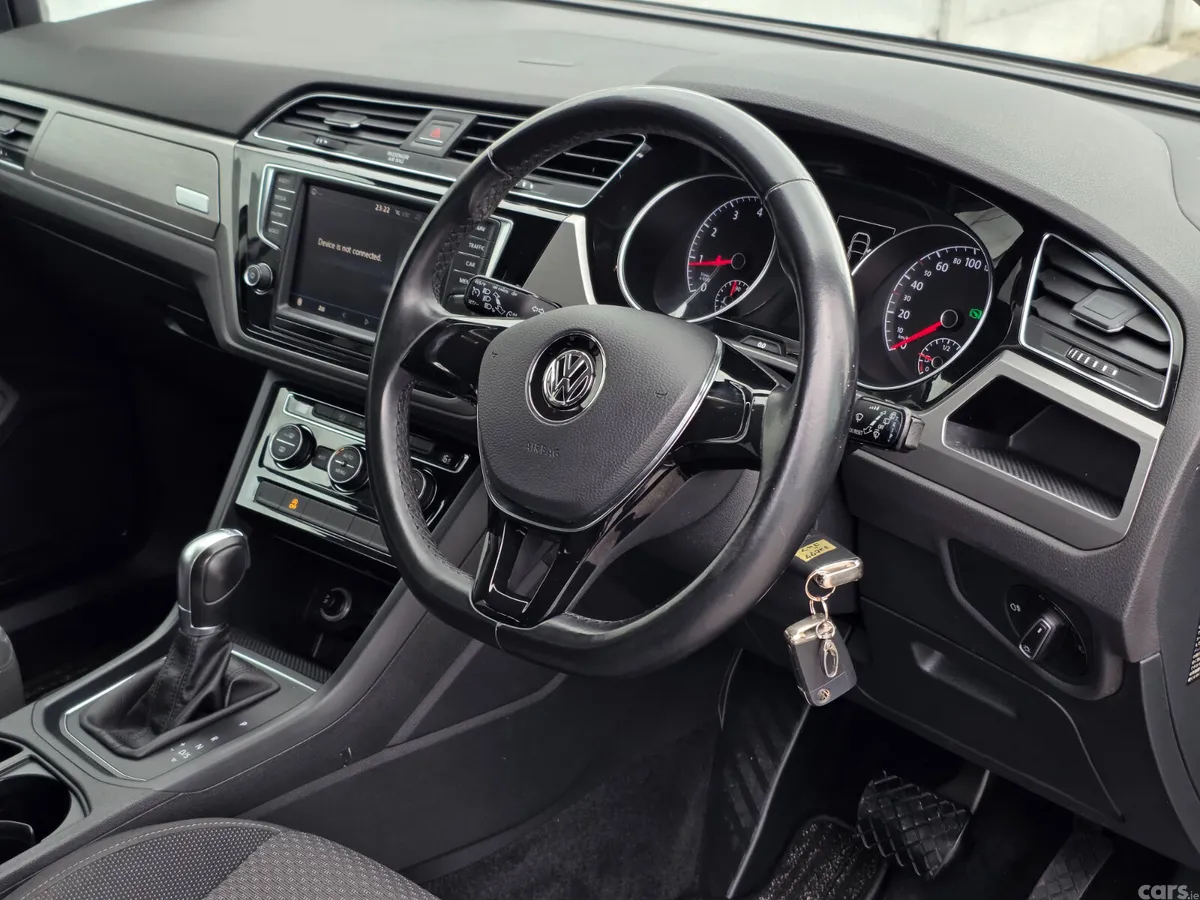 Volkswagen Touran MPV, Petrol, 2017, Blue