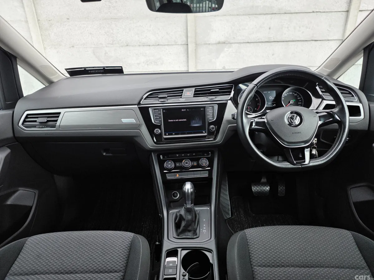 Volkswagen Touran MPV, Petrol, 2017, Blue