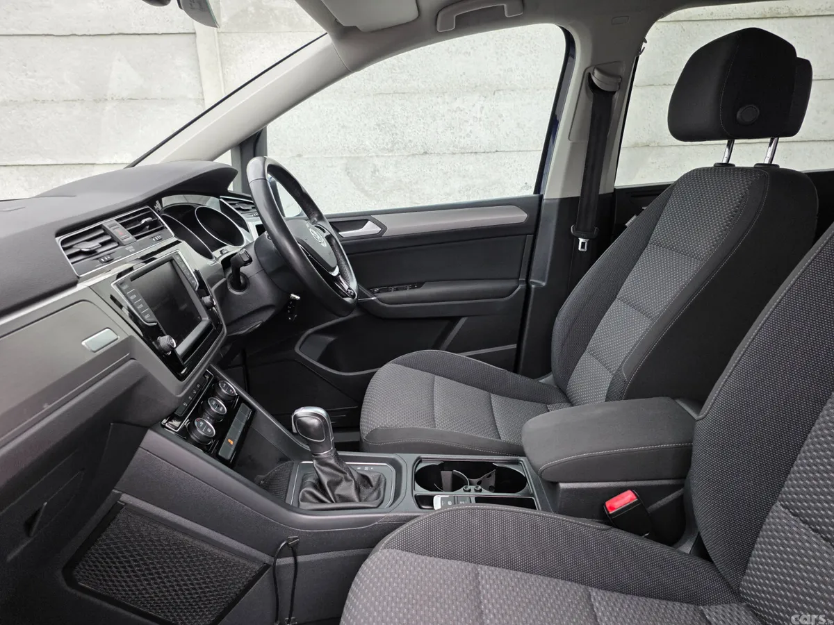 Volkswagen Touran MPV, Petrol, 2017, Blue
