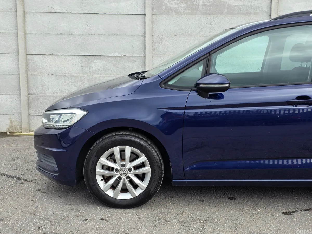 Volkswagen Touran MPV, Petrol, 2017, Blue