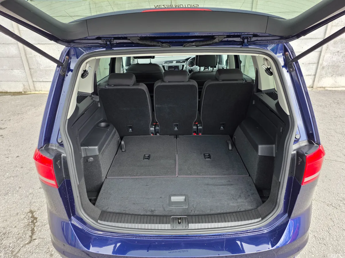 Volkswagen Touran MPV, Petrol, 2017, Blue