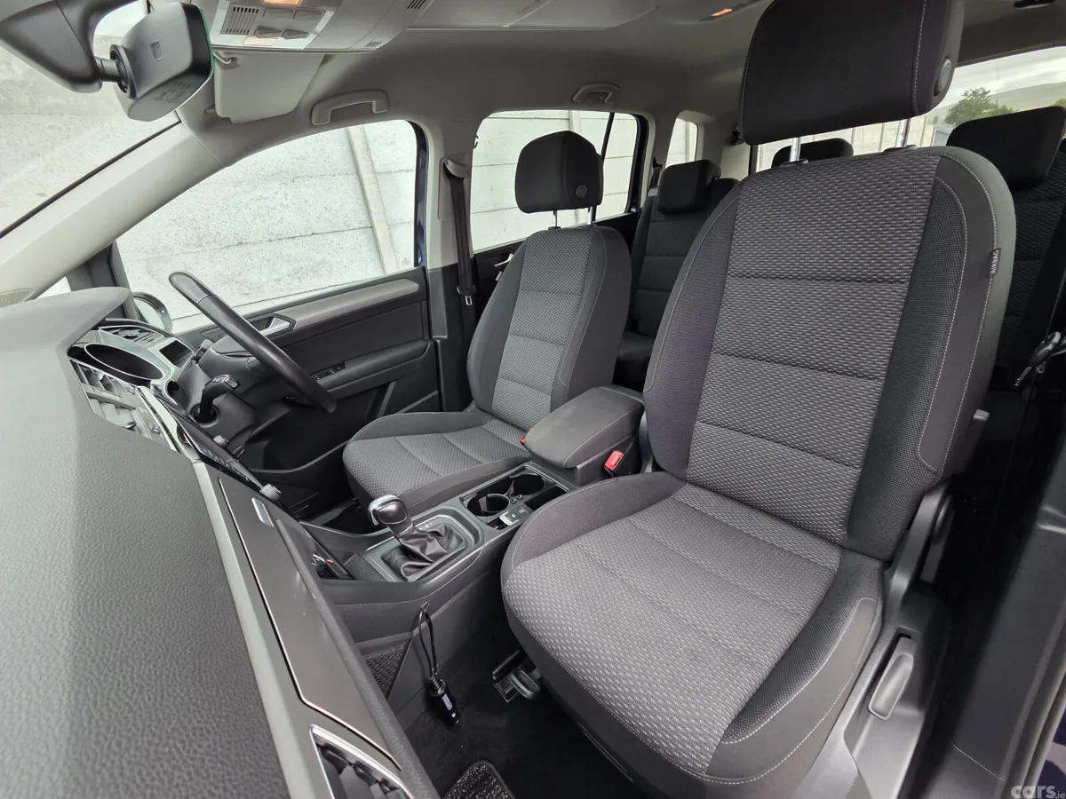 Volkswagen Touran MPV, Petrol, 2017, Blue