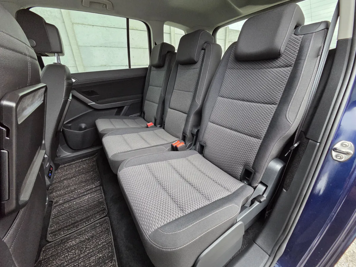 Volkswagen Touran MPV, Petrol, 2017, Blue
