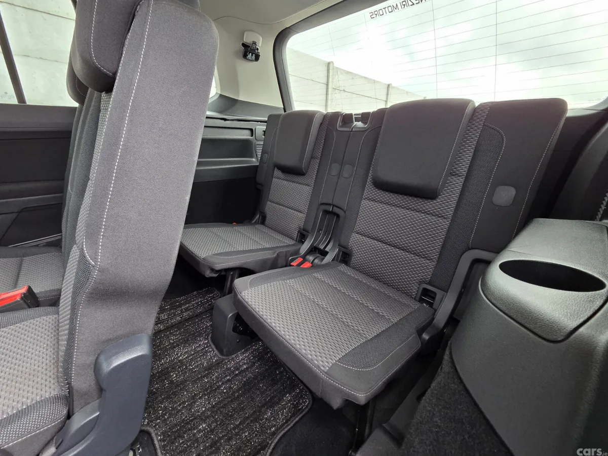 Volkswagen Touran MPV, Petrol, 2017, Blue