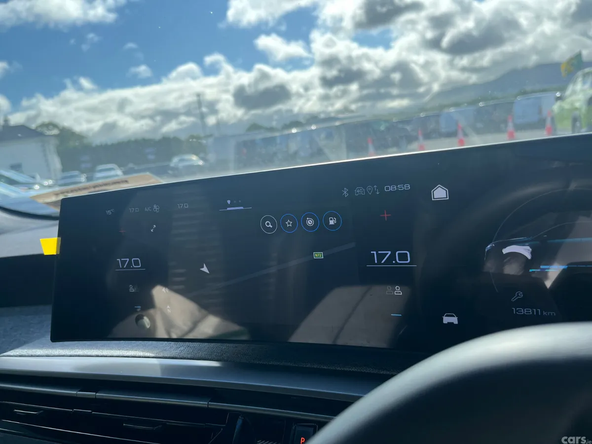 Peugeot 5008 MPV, Petrol, 2025, Blue