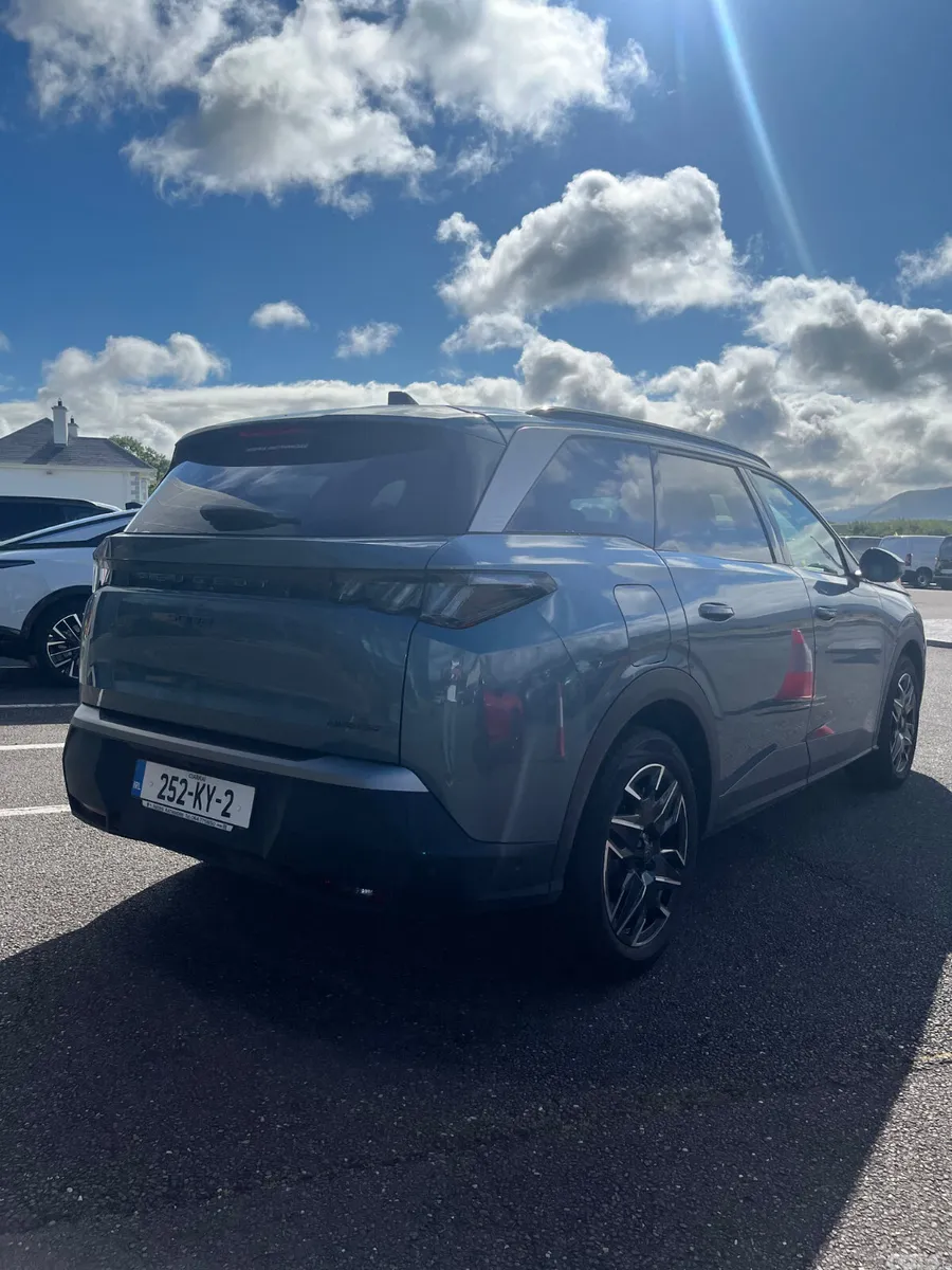 Peugeot 5008 MPV, Petrol, 2025, Blue