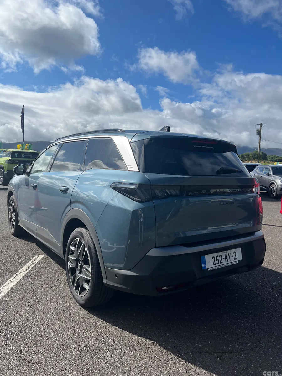 Peugeot 5008 MPV, Petrol, 2025, Blue