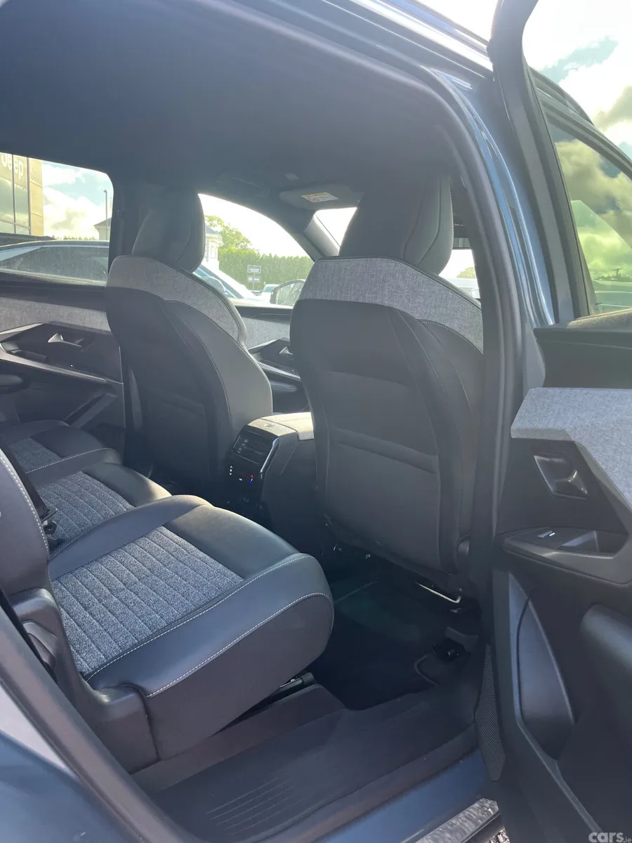Peugeot 5008 MPV, Petrol, 2025, Blue