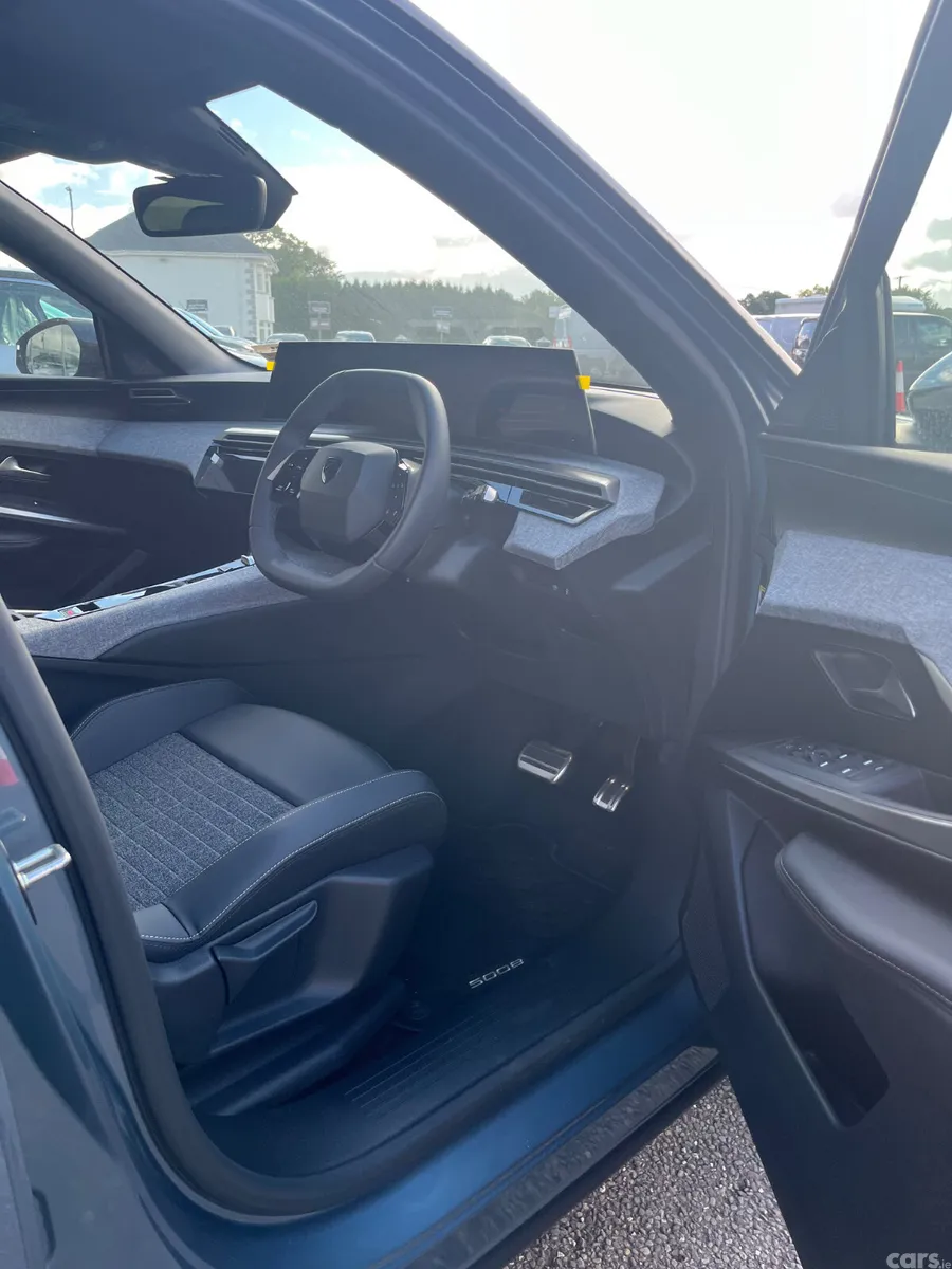 Peugeot 5008 MPV, Petrol, 2025, Blue