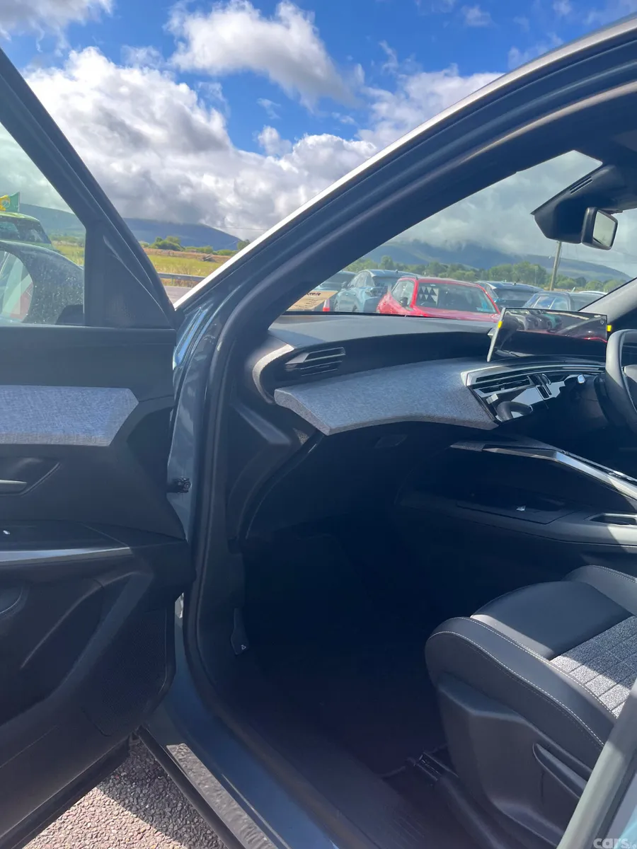 Peugeot 5008 MPV, Petrol, 2025, Blue